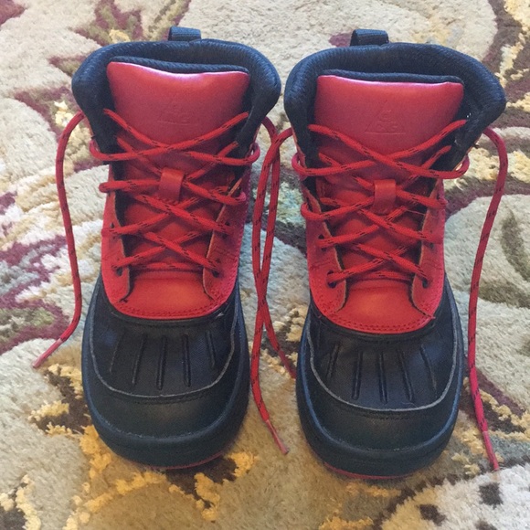 boys nike snow boots